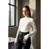 Kadın Beyaz Parmak Geçmeli Uzun Kollu Body Esnek Fit Bluz