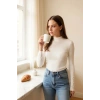 Kadın Beyaz Parmak Geçmeli Uzun Kollu Body Esnek Fit Bluz