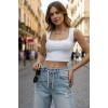 Kadın Beyaz Premium Görünümlü Kare Yaka Kalın Omuz Detaylı Crop Top Bluz