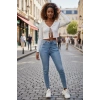 Kadın Beyaz Uzun Kollu Önden Bağlama Detaylı Crop Top Bluz