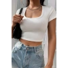 Kadın Beyaz Yarım Kol Düz Yaka Crop Top Bluz