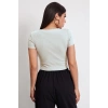 Kadın Beyaz Yuvarlak Yaka Yarım Kol Crop Top Bluz