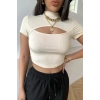 Kadın Ekru Göğüs Dekolteli Yarım Kollu Cut Out Crop Top Bluz