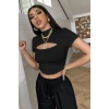Kadın Siyah Modern Fit Göğüs Dekolteli Yarım Kollu Cut Out Crop Top Bluz