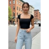 Kadın Siyah Modern Fit Kare Yaka Yarım Kol Göğüs Dekolteli Crop Top Bluz