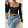 Kadın Siyah Modern Fit Uzun Kol Göğüs Dekolteli Şık Crop Top Bluz