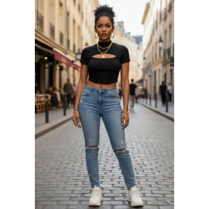 Kadın Siyah Modern Fit Göğüs Dekolteli Yarım Kollu Cut Out Crop Top Bluz