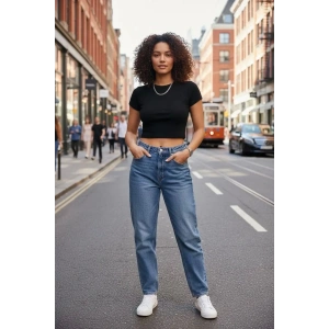 Kadın Siyah Modern Fit Yuvarlak Yaka Yarım Kol Crop Top Bluz