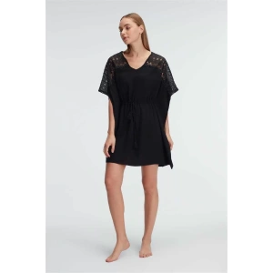 Kısa Kol V Yaka Viskon Düz Yazlık Mini Dantel Detaylı Pijama Takımı