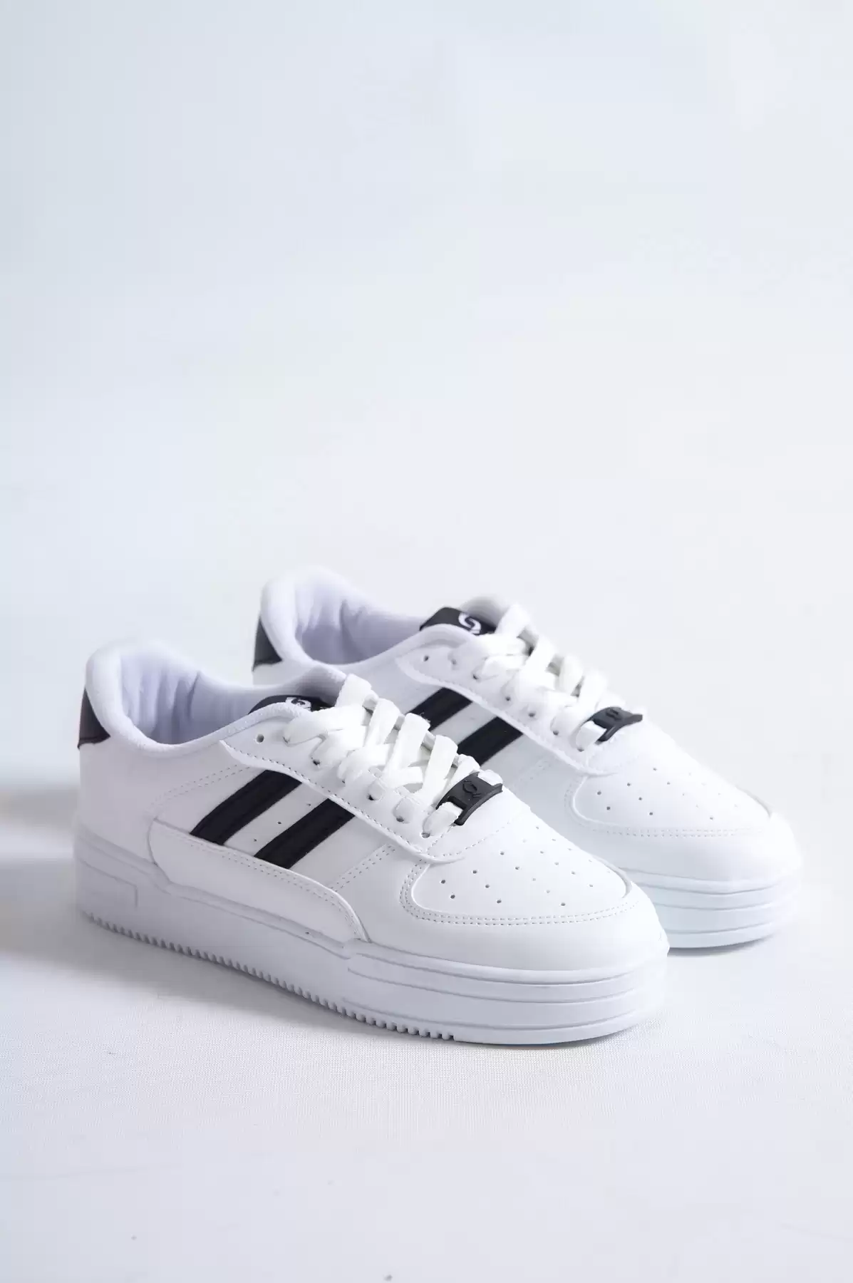 White-Black Woman Air Sneaker