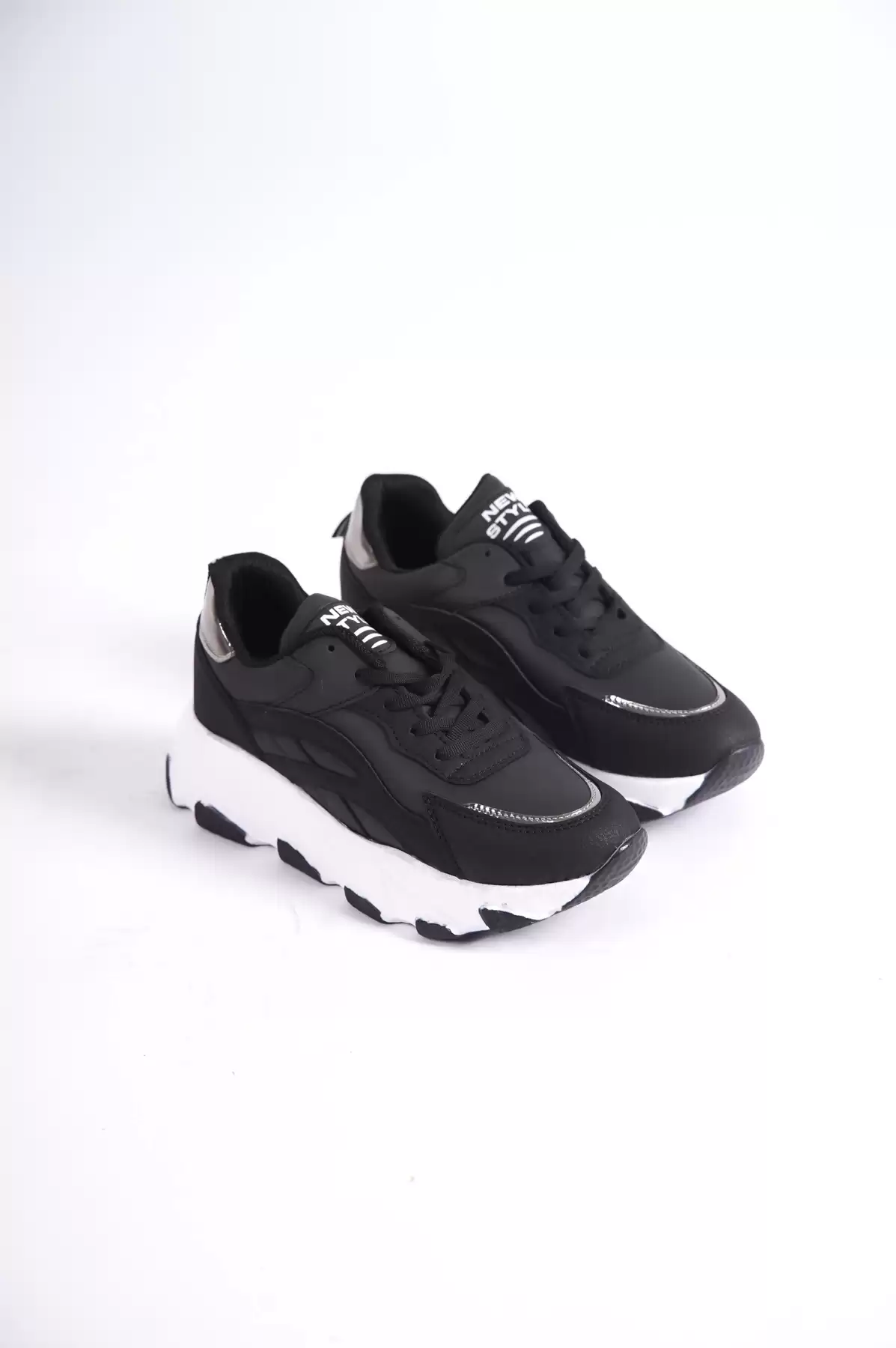 Black-And-White Woman Sneaker