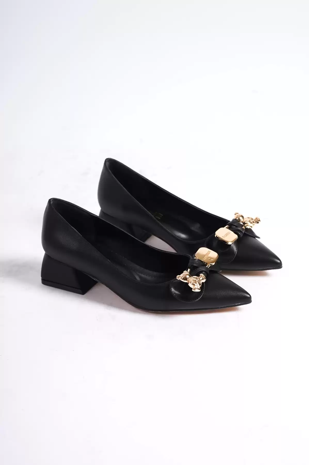 Black Skin Woman Short Heel With Ribbon Ribbon