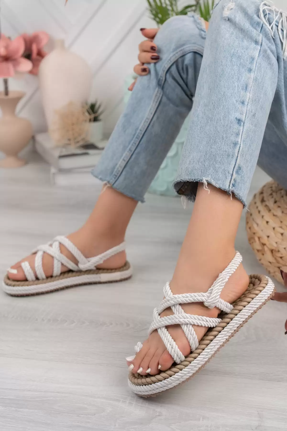 White Woman Finger Grame Sandals