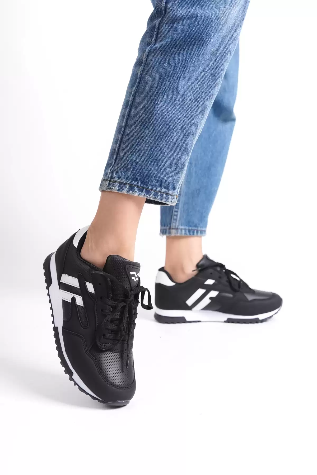 Black-And-White Woman Sneaker