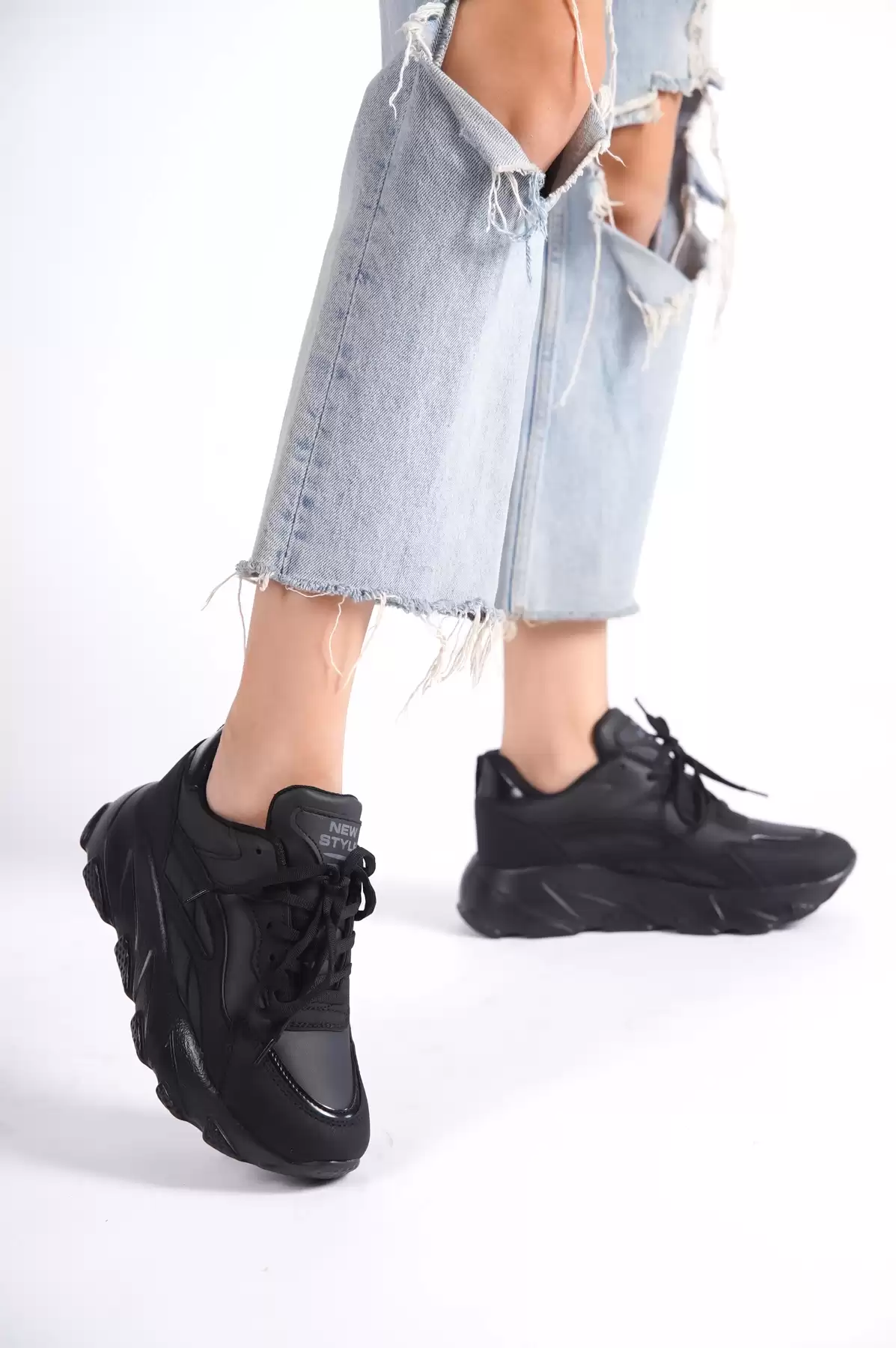 Black-Black Woman Sneaker