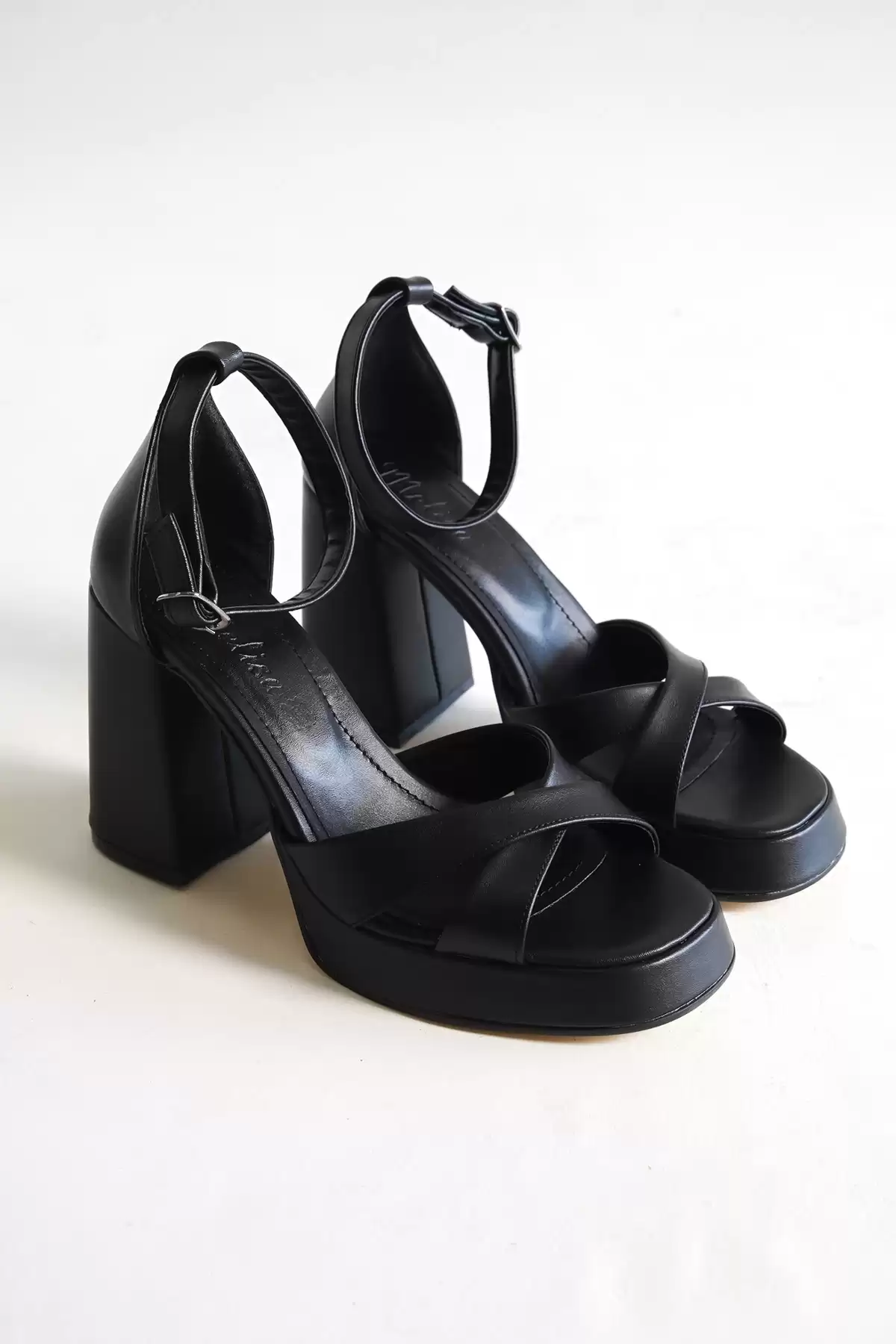 Black Skin Woman Cross Platform Heel Shoes