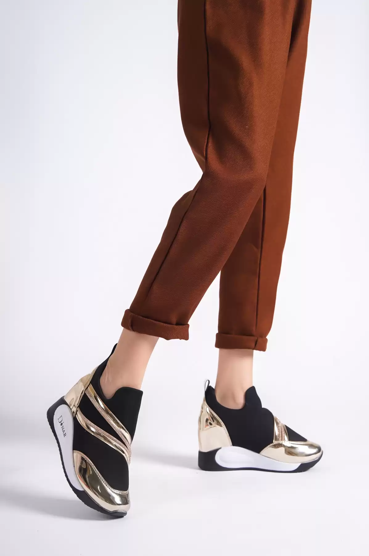 Gold Woman Stretch Sneaker