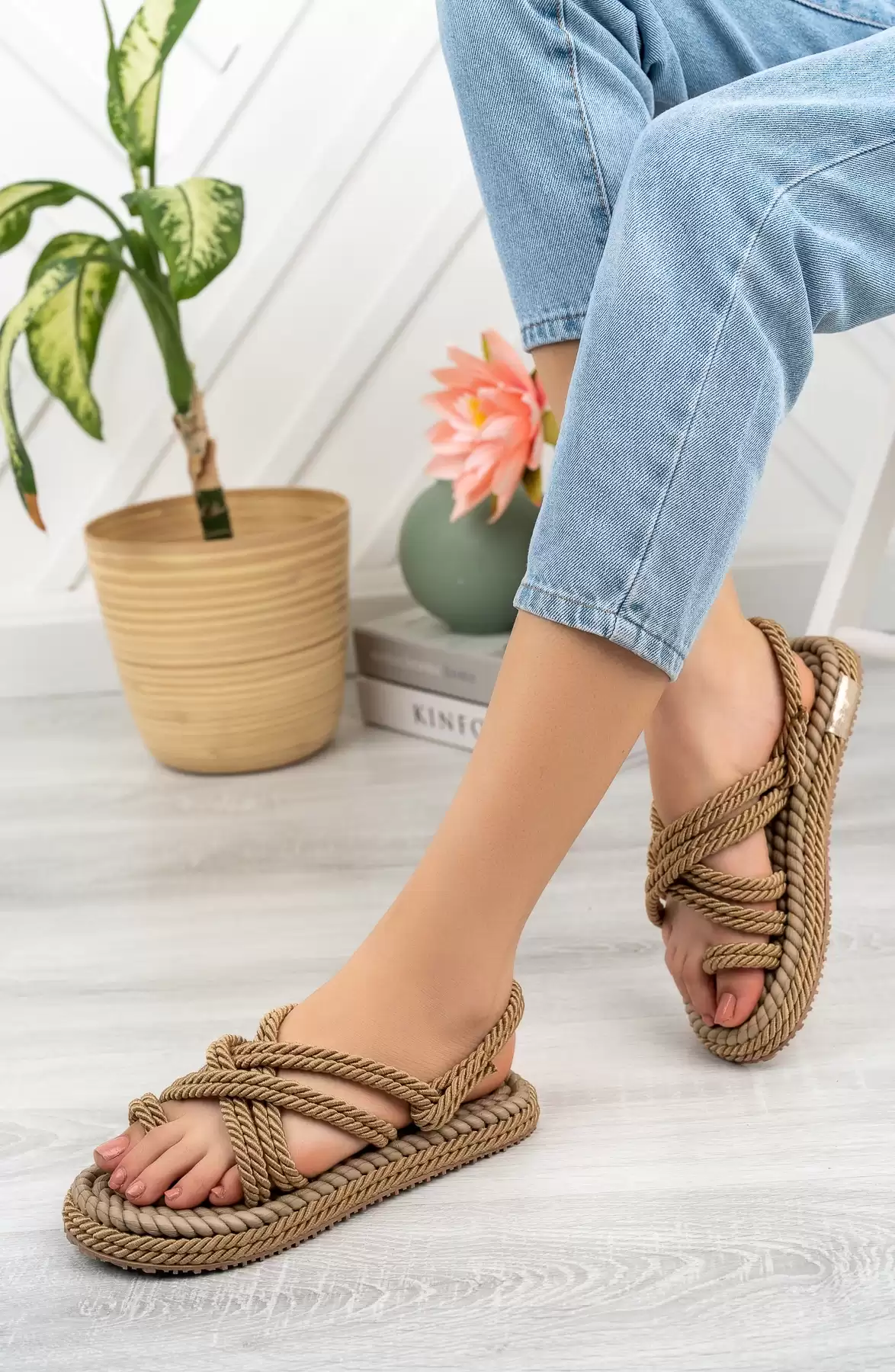 Gold Woman Finger Follow Sandals