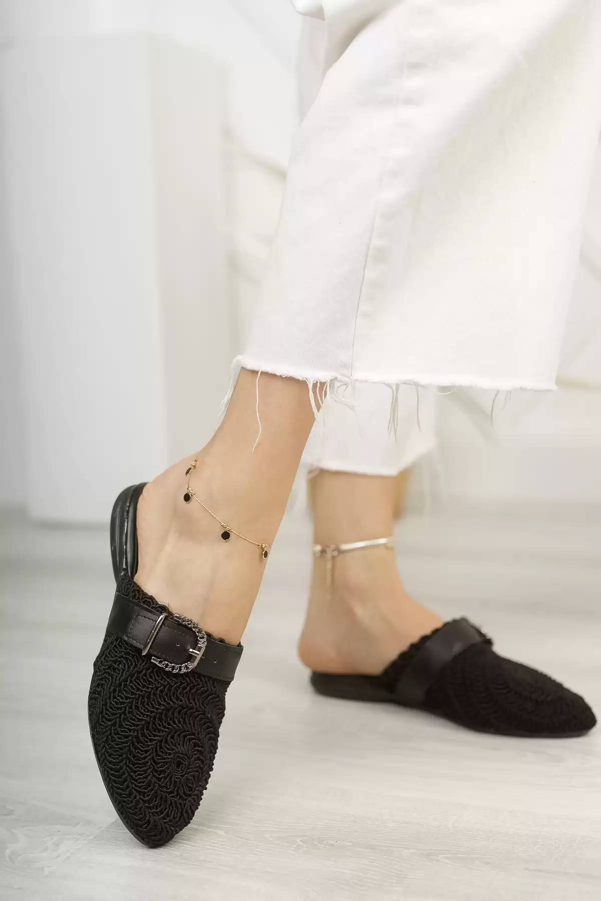 Black Woman Lace Slippers