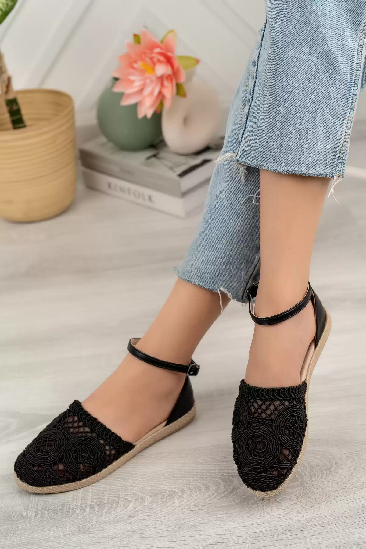 Black Woman Lace Sandals