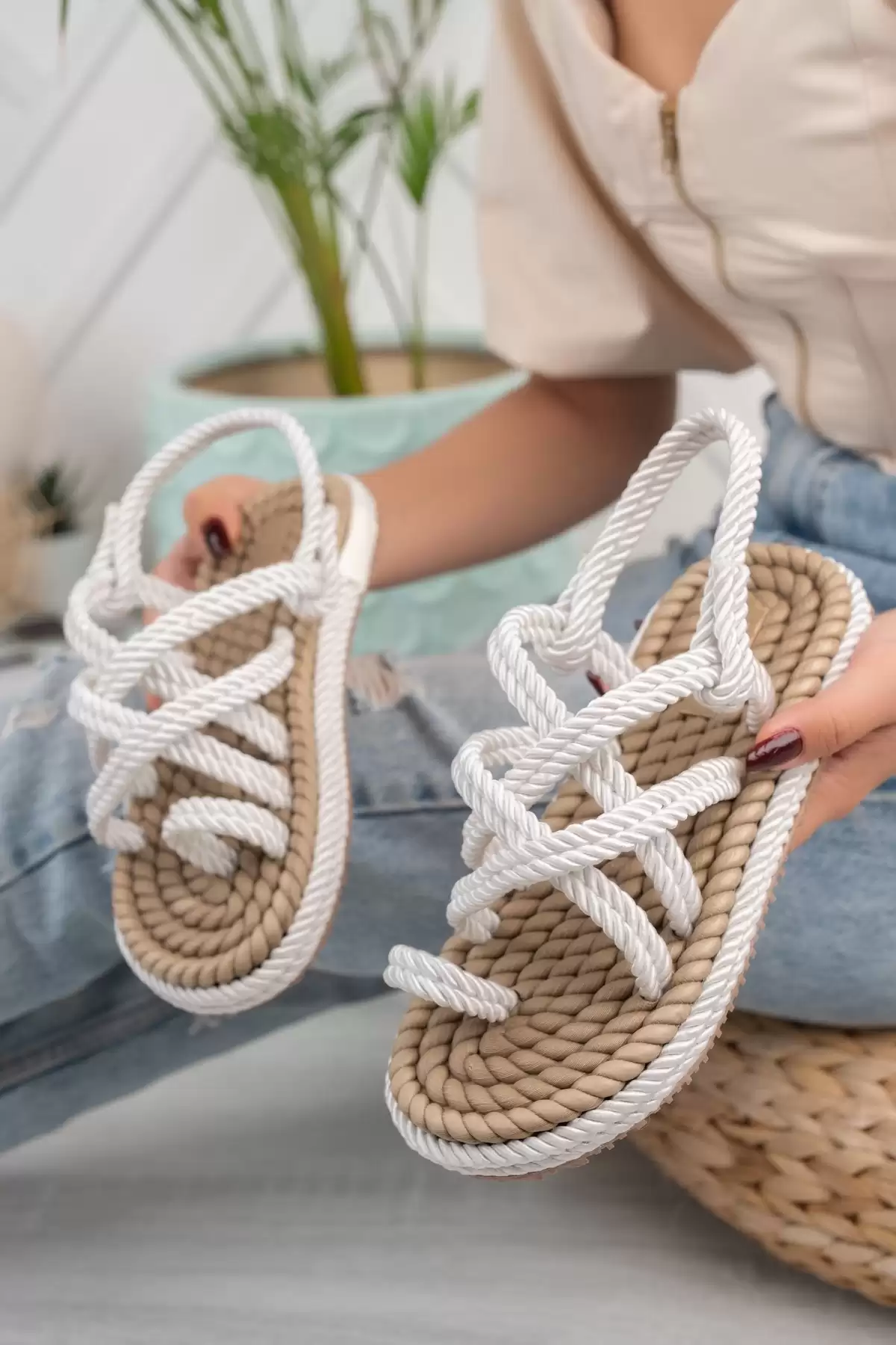 White Woman Finger Grame Sandals