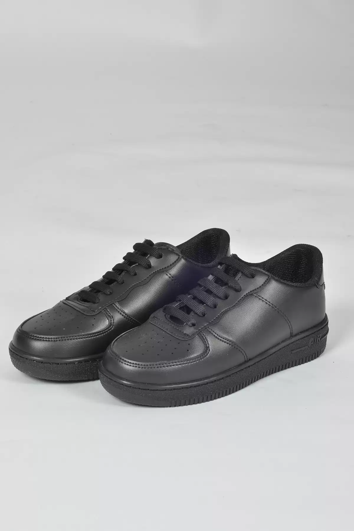 Black-Black Woman Sneaker