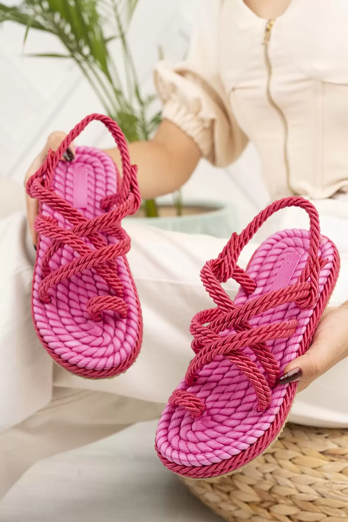 Fuchsia Woman Finger Follow Sandals