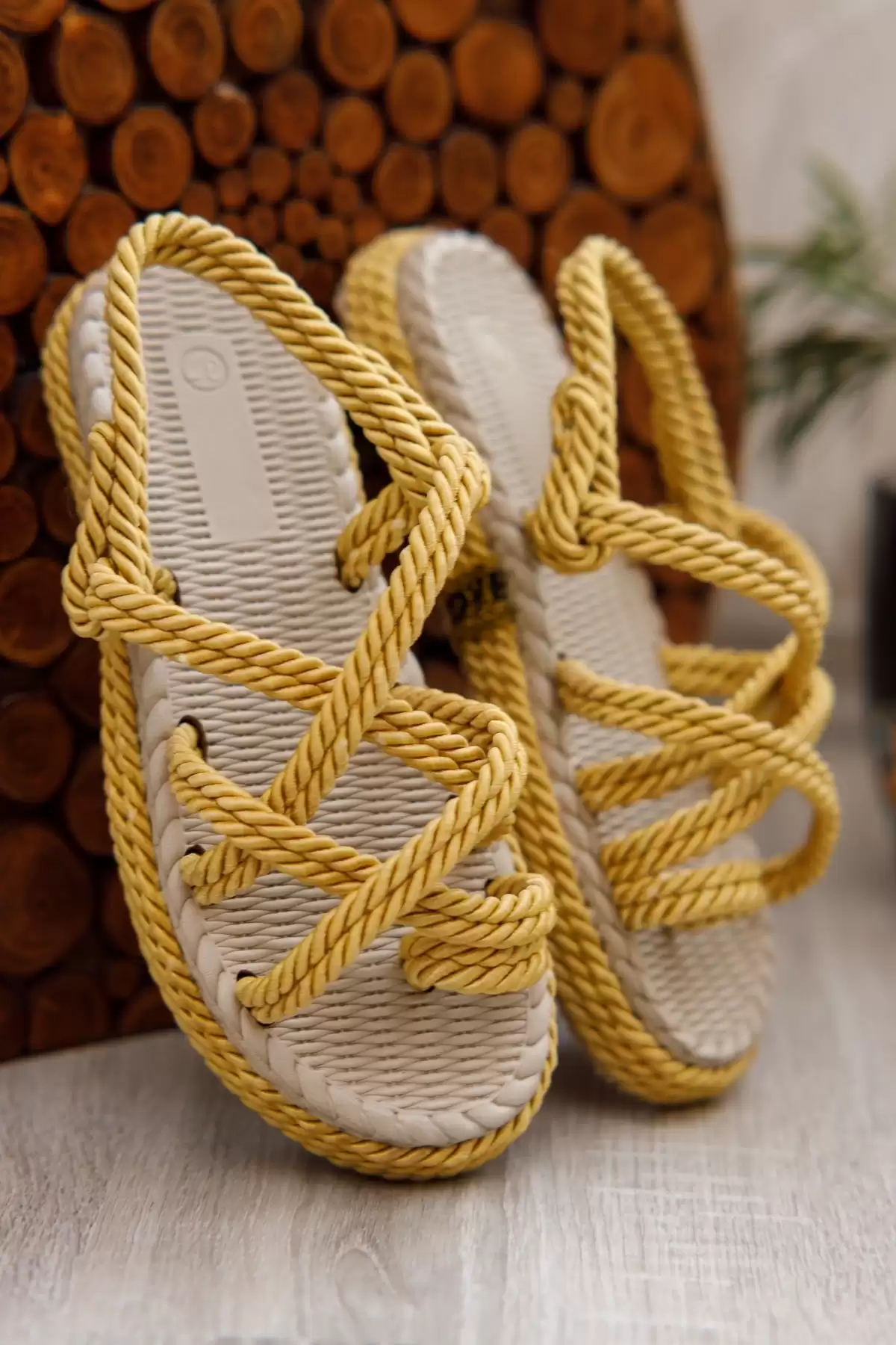 Yellow Woman Finger Glossow Sandals