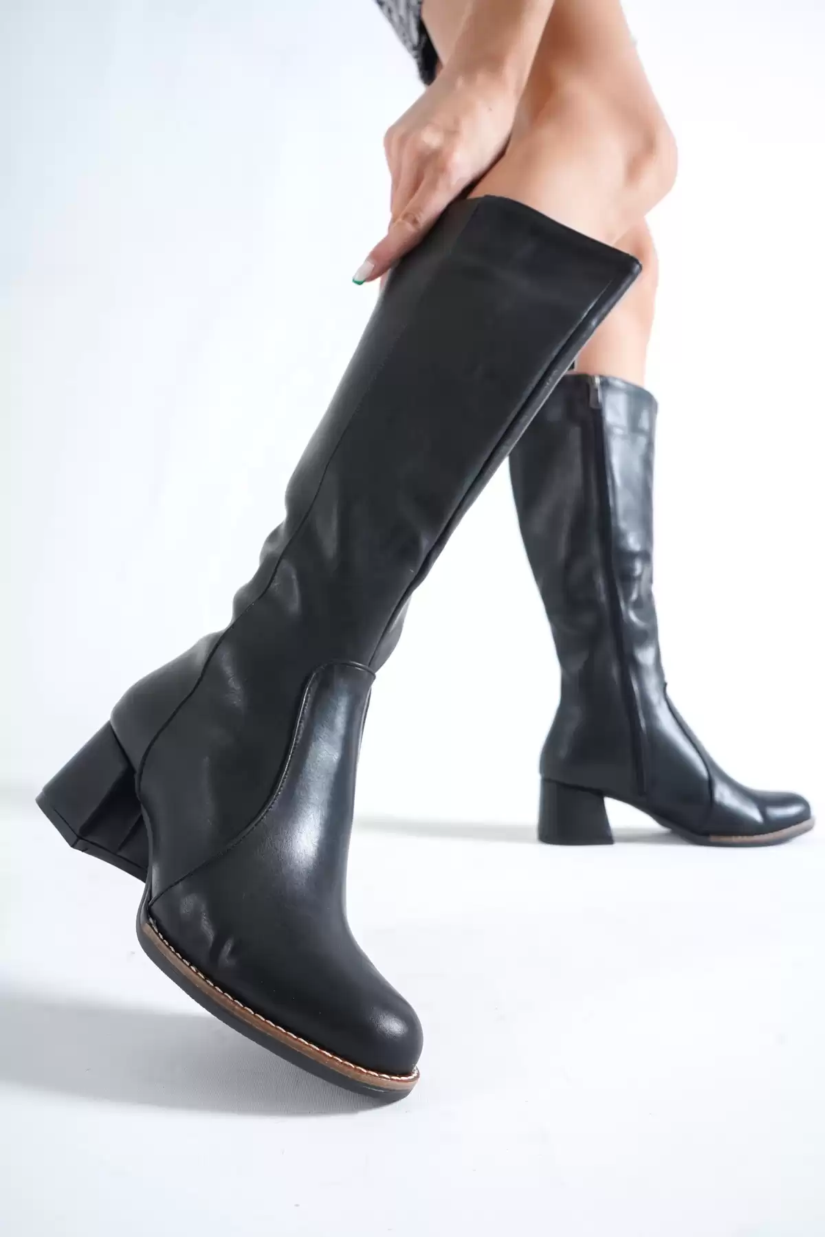 Black Skin Woman Boots