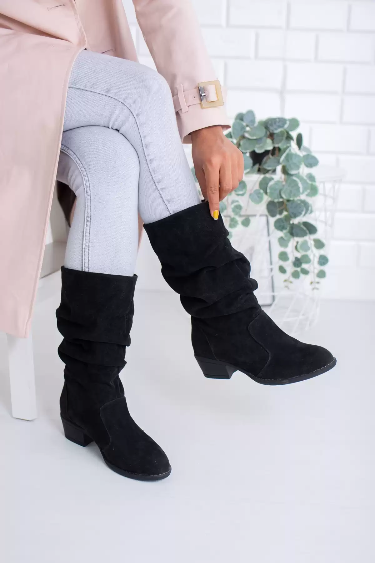 Black Suede Woman Boots