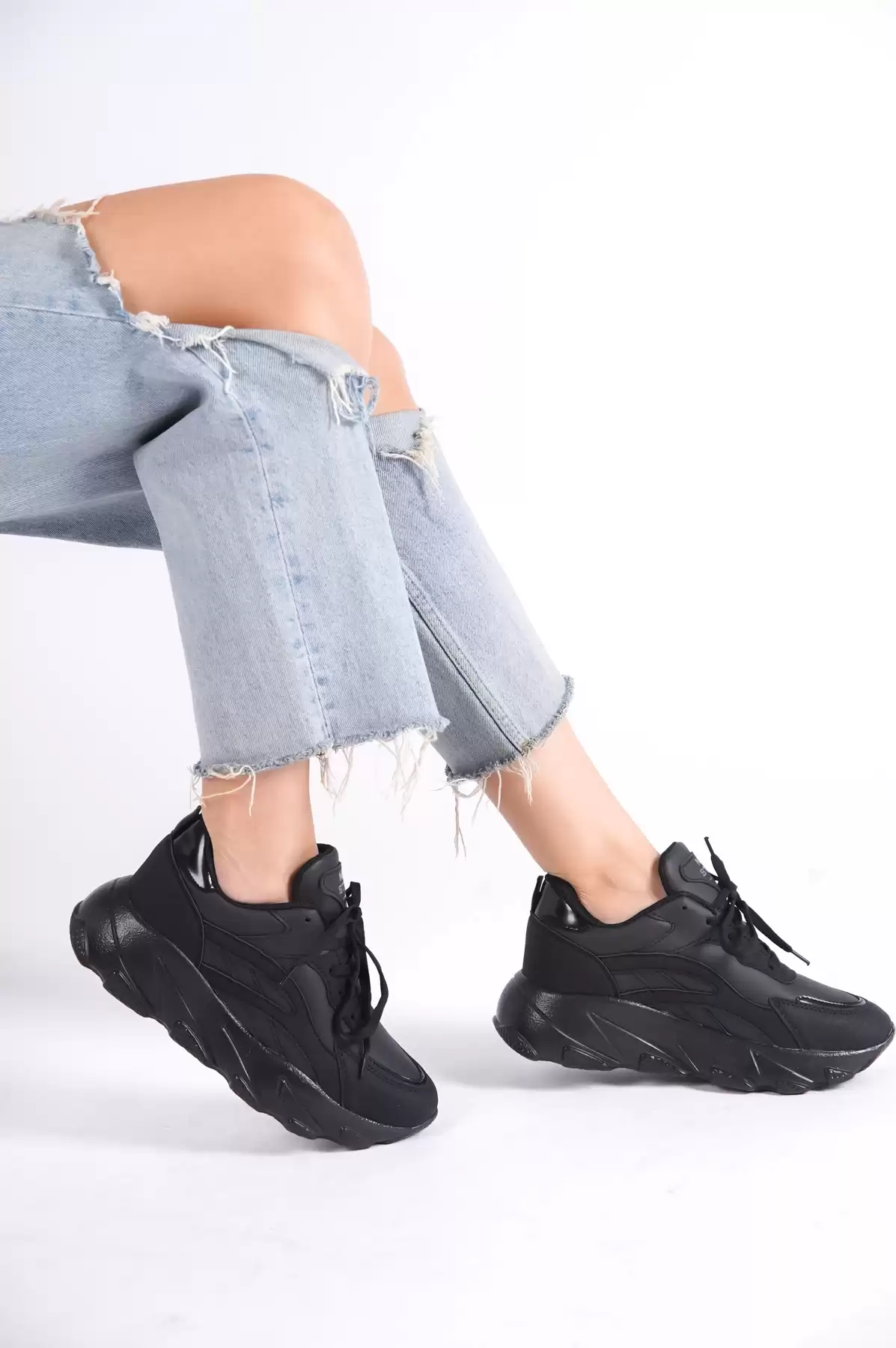 Black-Black Woman Sneaker