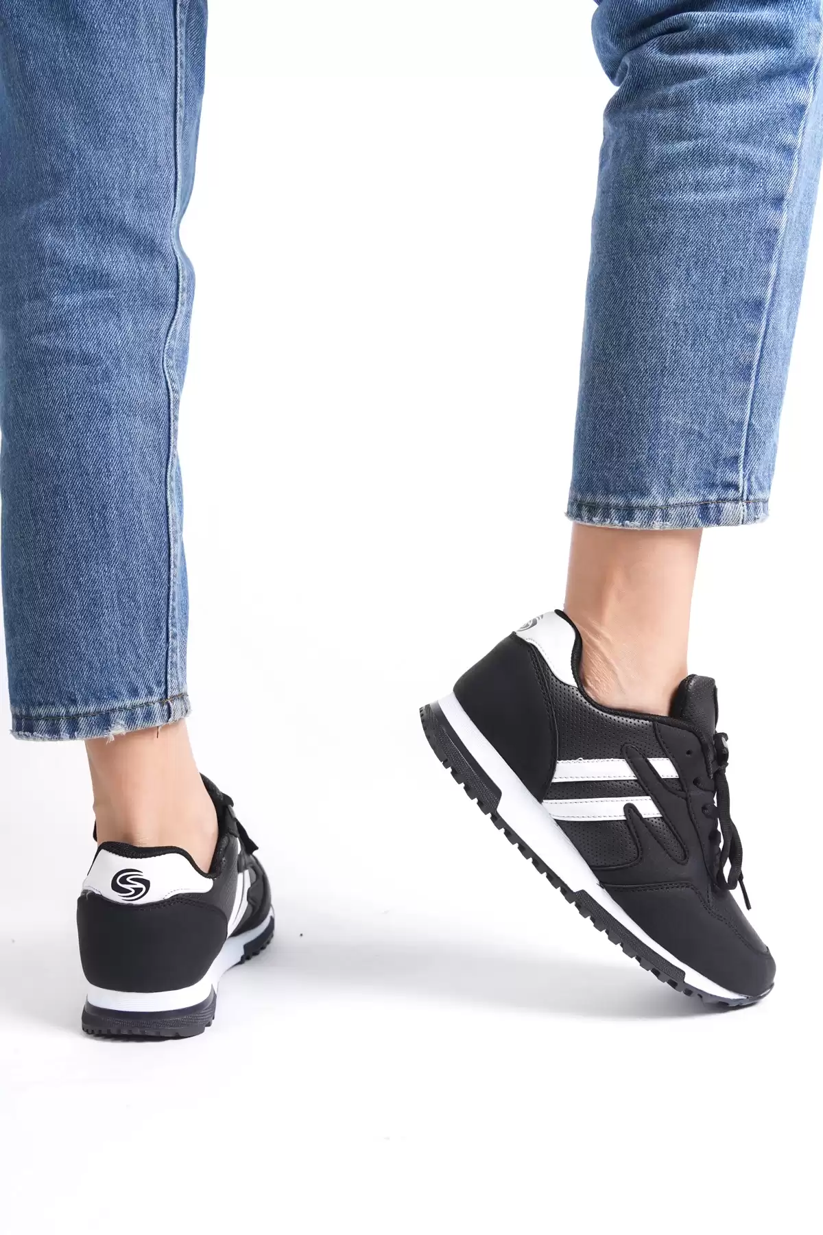 Black-And-White Woman Sneaker