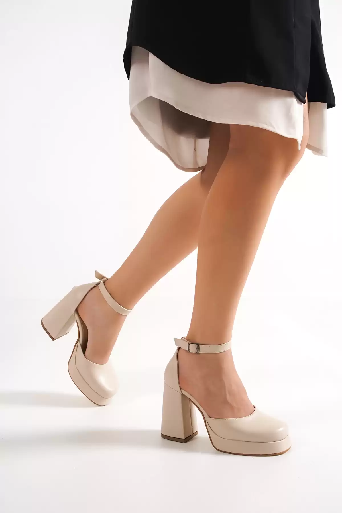 Skin Skin Woman Pre -Closed Platform Heels