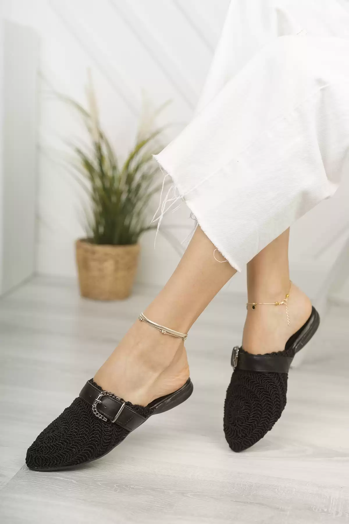 Black Woman Lace Slippers