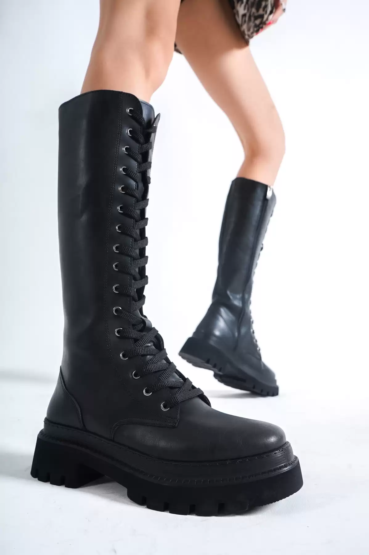 Black Skin Woman Boots