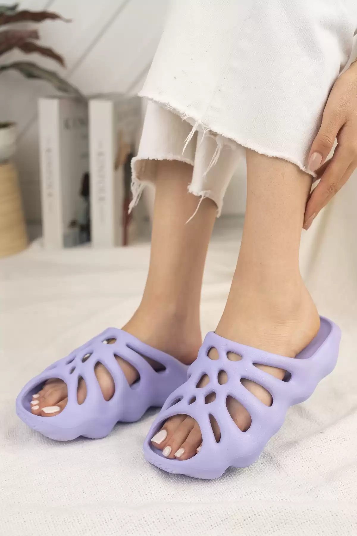 Lilac Woman Yezy Spider Slippers