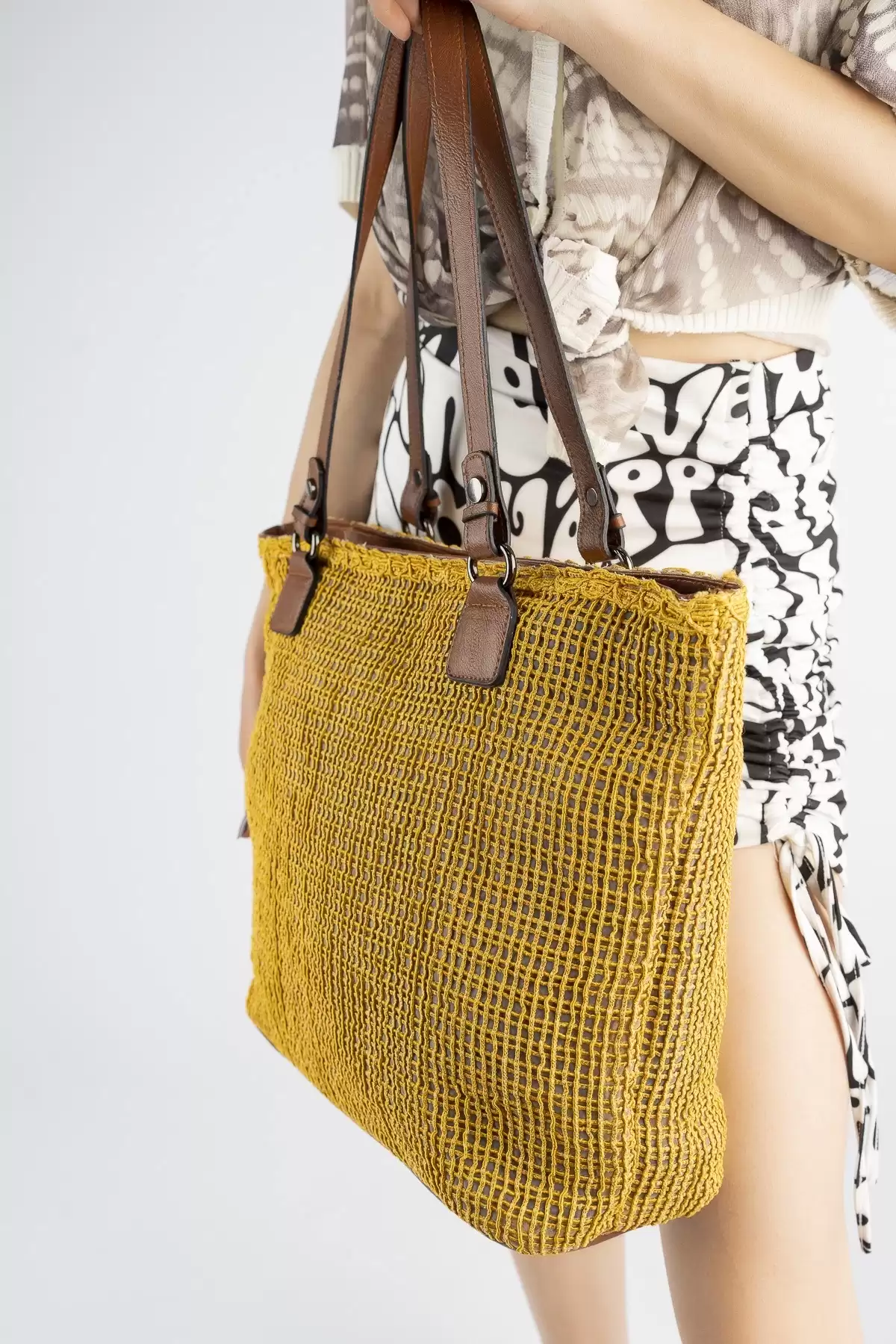 Mustard Woman Lace Hand And Shoulder Bag