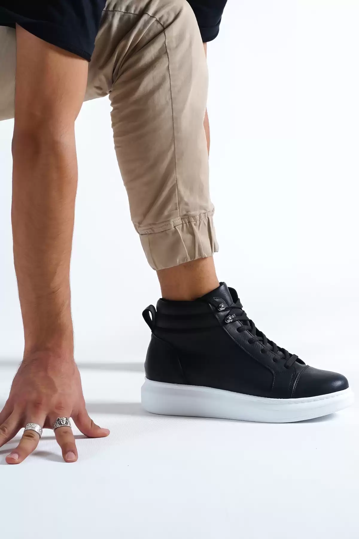 Black-And-White Male Wrist Sneaker