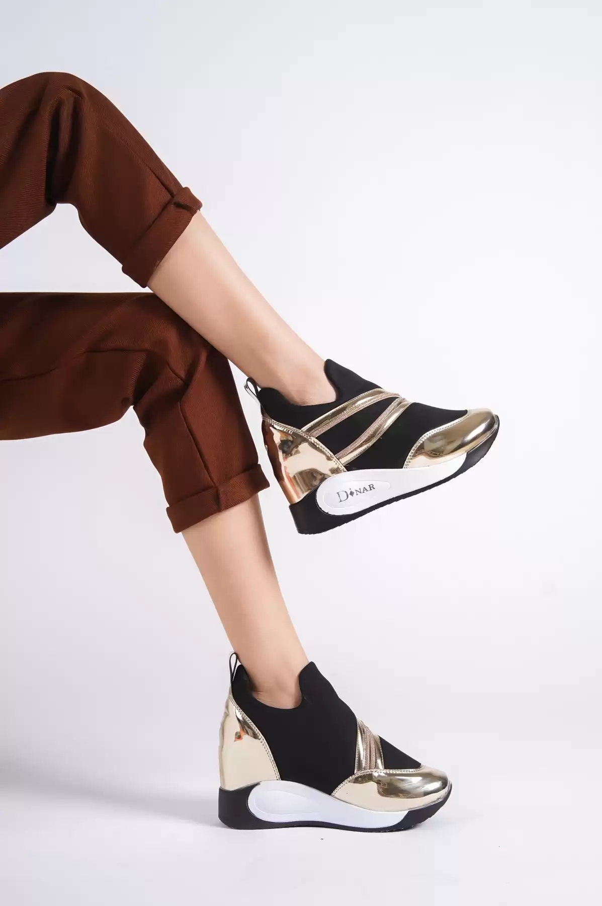 Gold Woman Stretch Sneaker