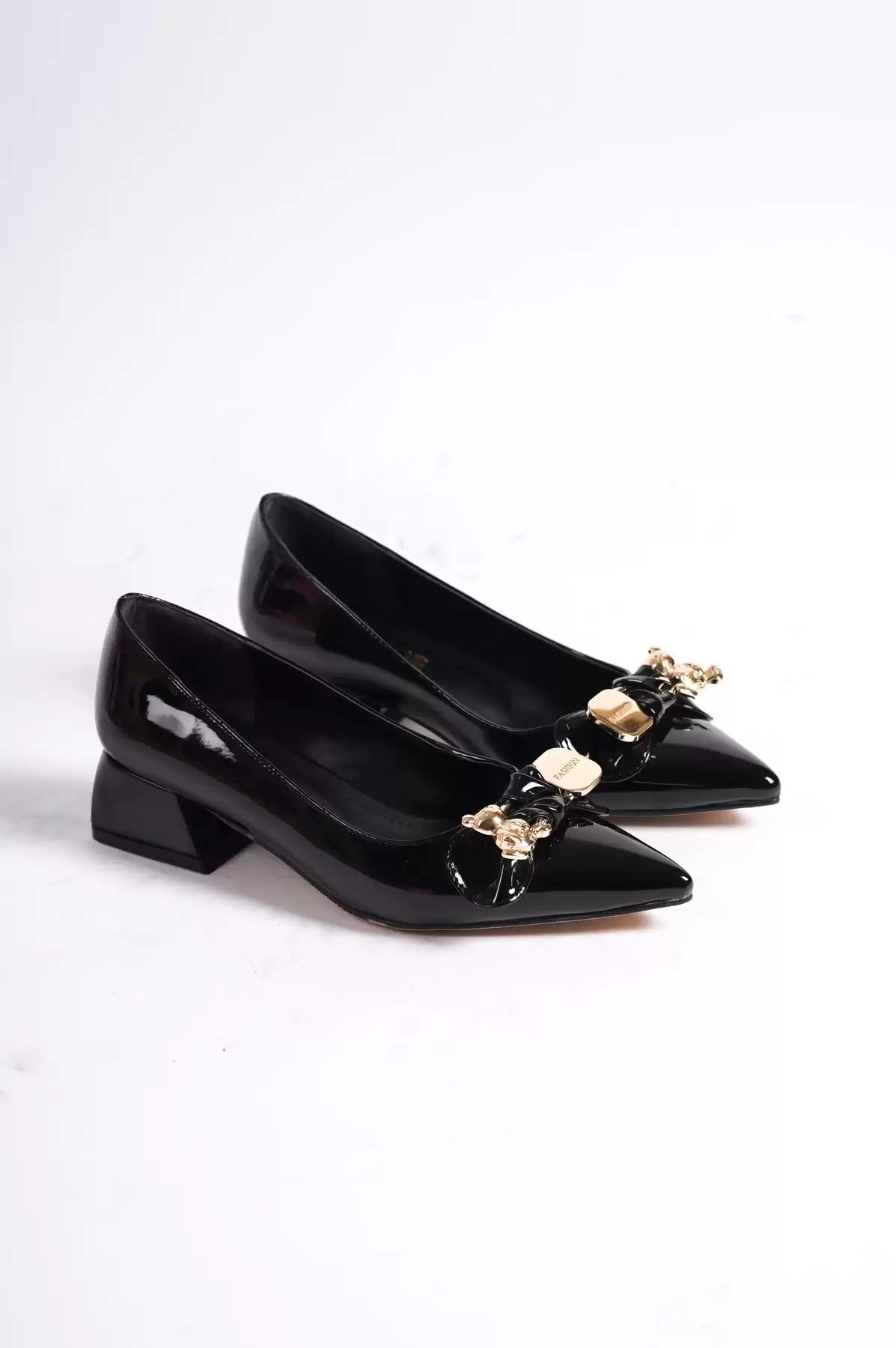 Black Patent Leather Woman Short Heels With Ribbon Ribbon