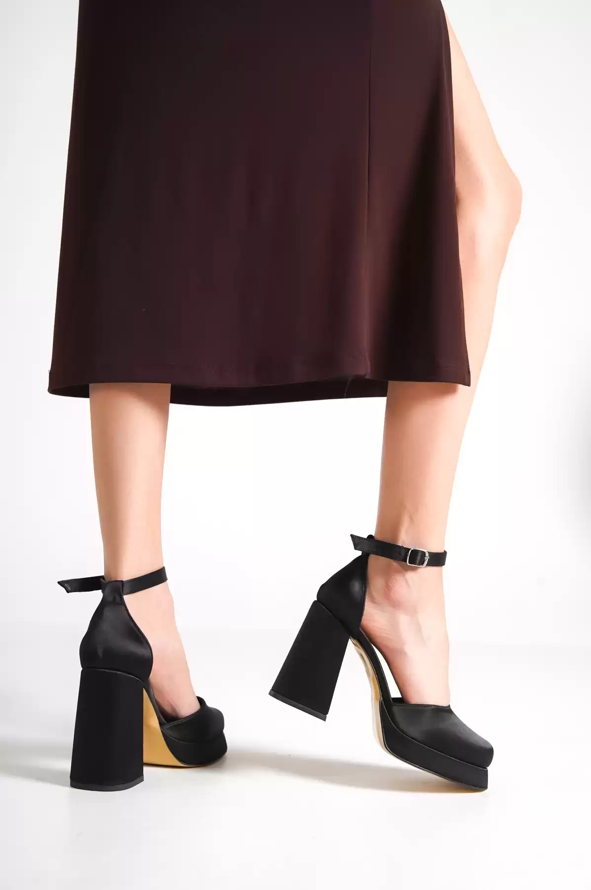 Black Satin Woman İn Front Of The Platform Heel Shoes