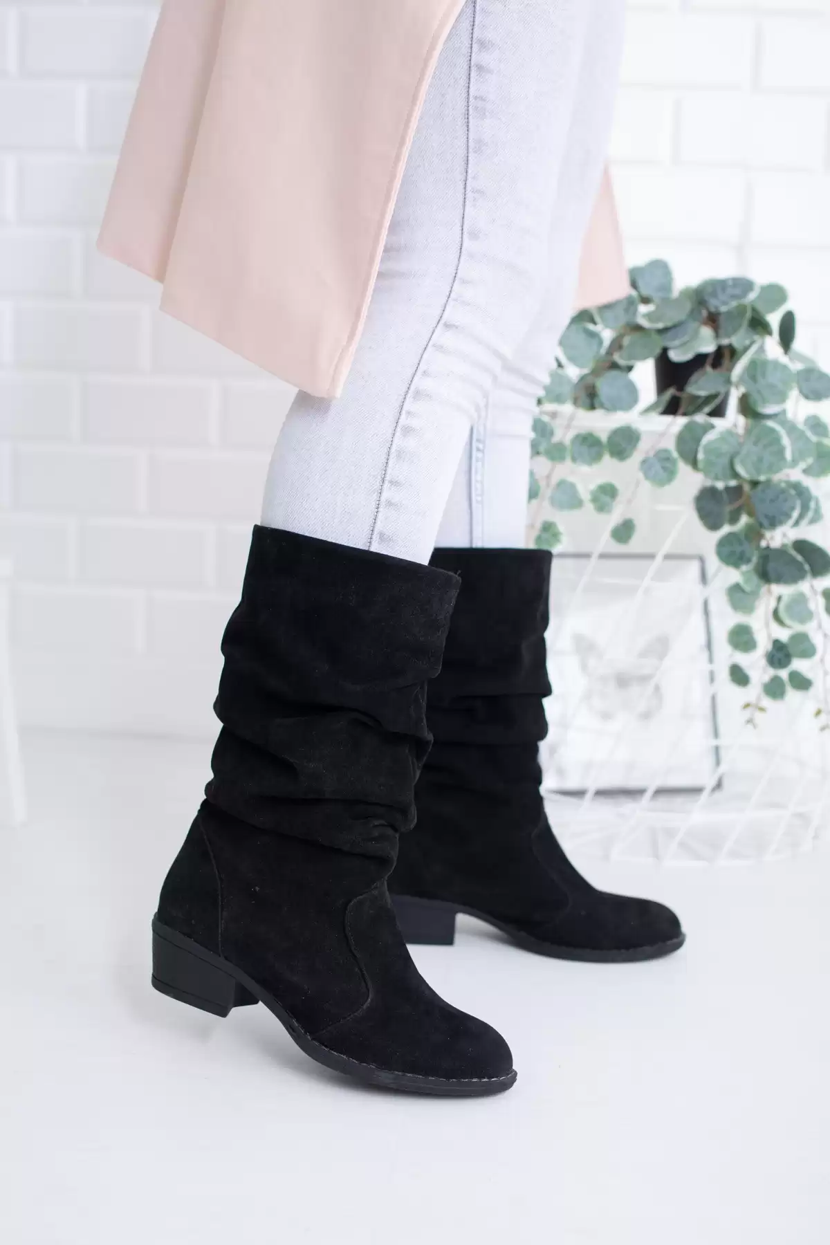 Black Suede Woman Boots