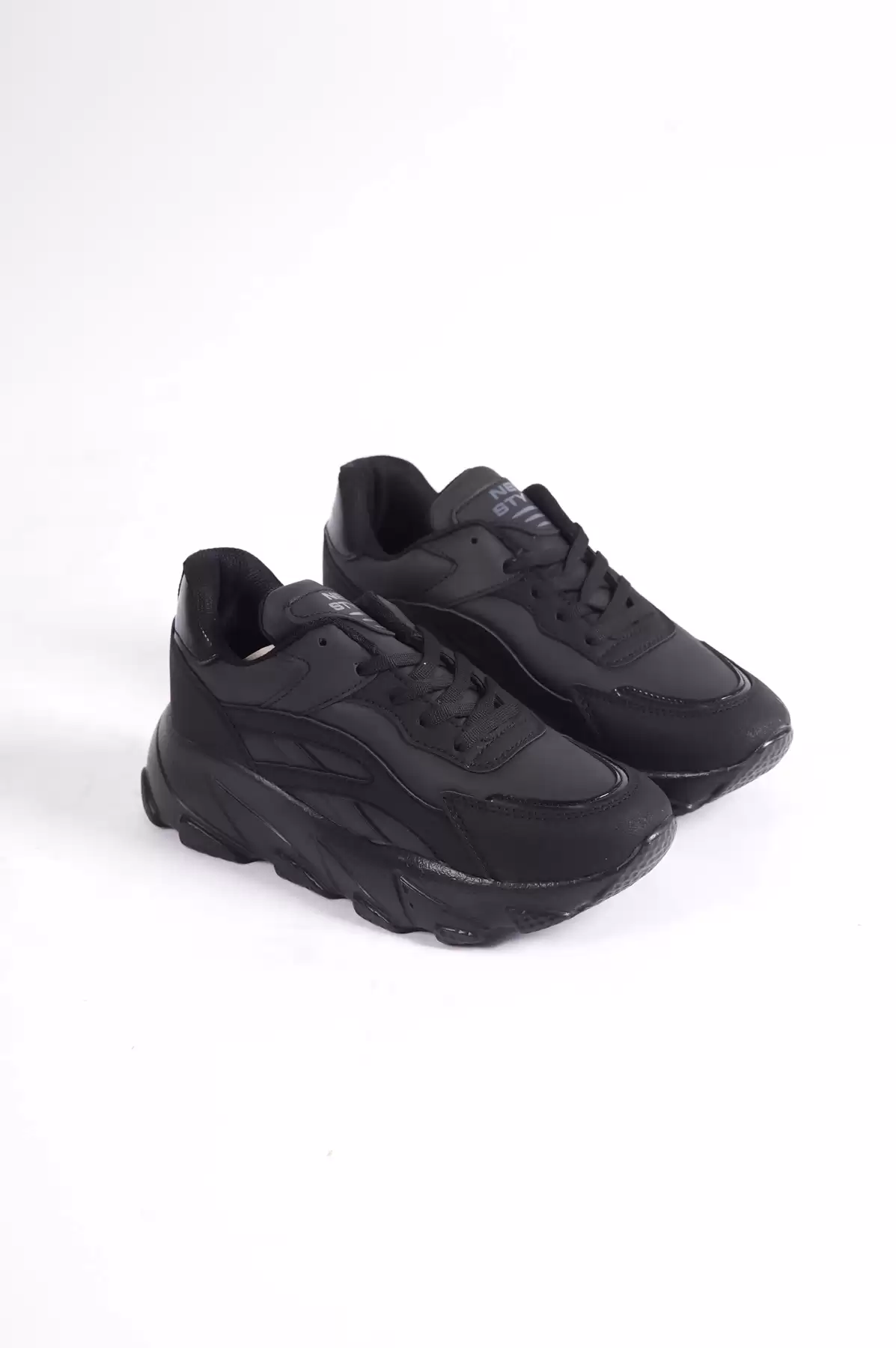 Black-Black Woman Sneaker