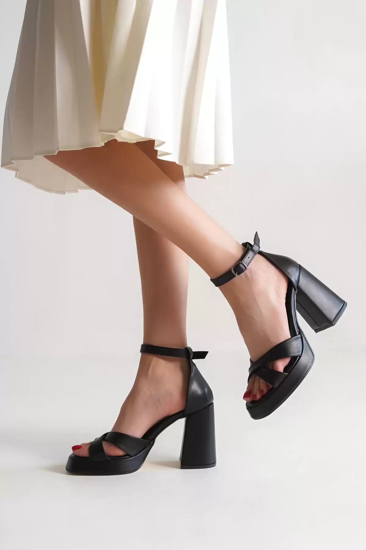 Black Skin Woman Cross Platform Heel Shoes