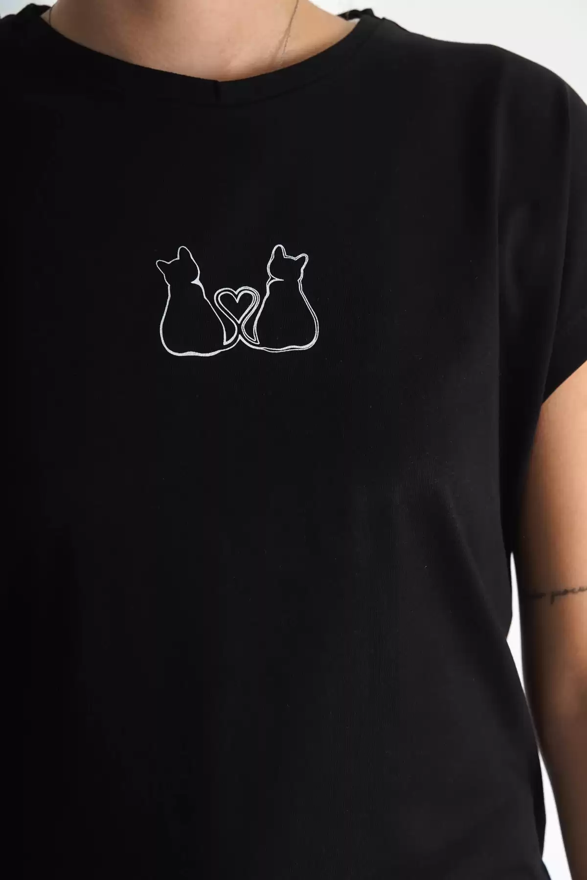 Siyah Kadın Kedi Baskılı Alttan Lastikli Oversize Tshirt