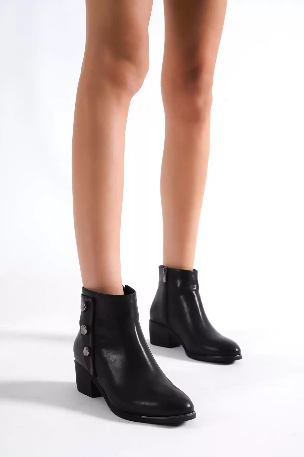 Black Skin Woman Trocho Boots