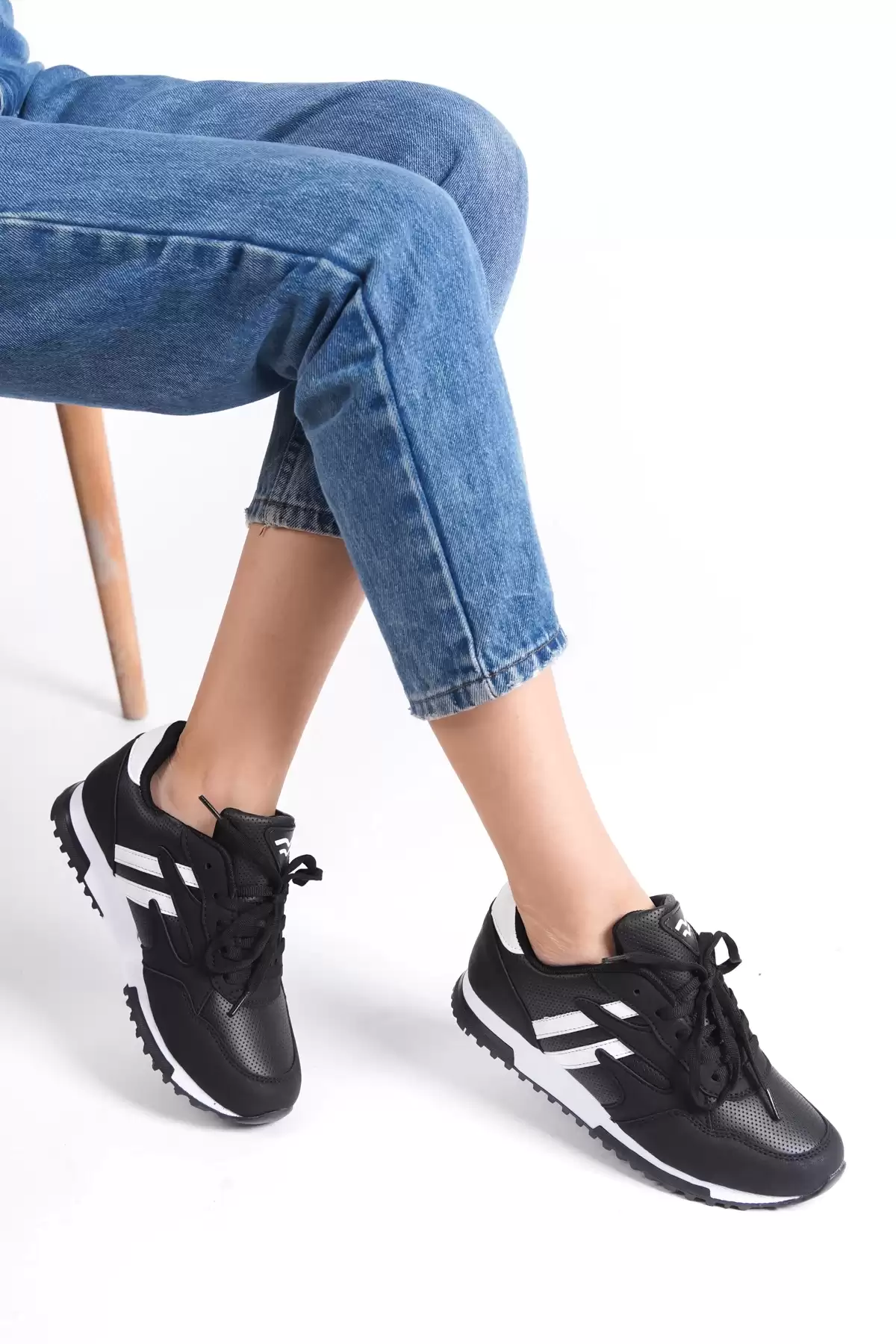 Black-And-White Woman Sneaker