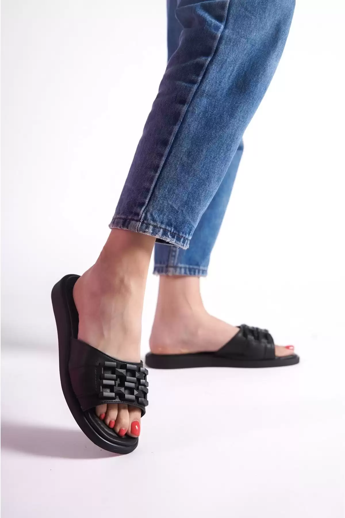 Black Woman Thick Chain Flip Slipper