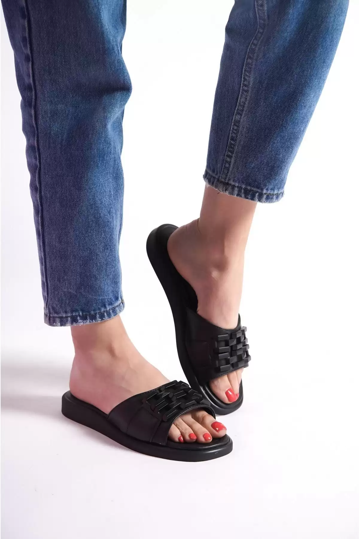 Black Woman Thick Chain Flip Slipper