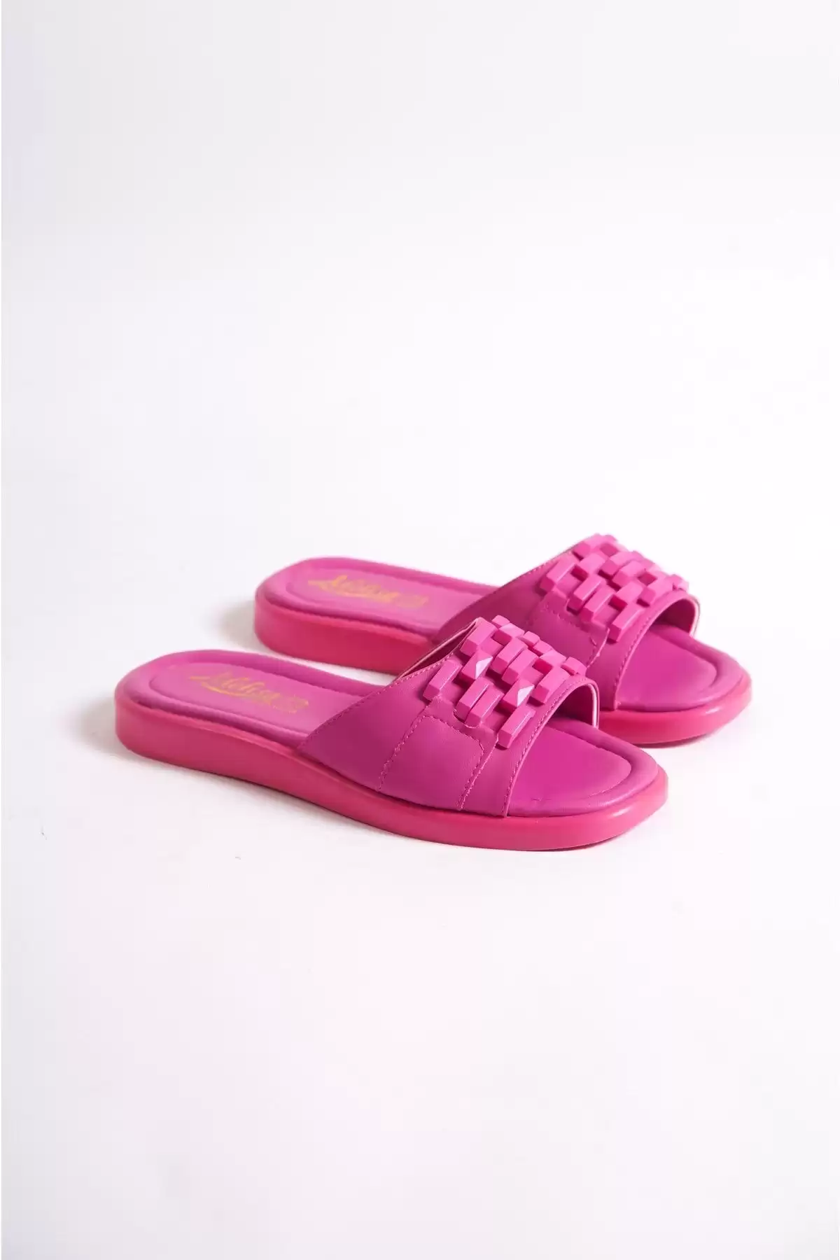 Fuchsia Woman Thick Chain Buckle Slippers